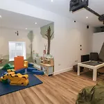 Woof Luxury Family Pod Holiday home *