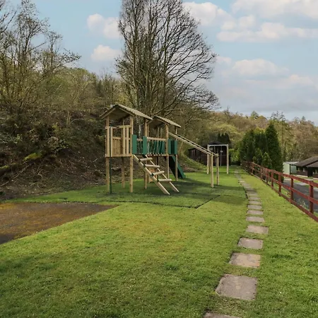 Woof Luxury Family Pod Кесвик