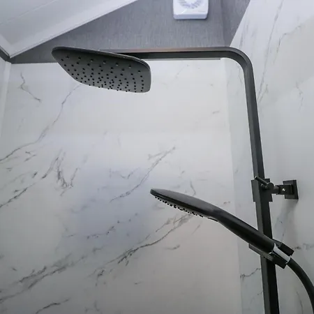 Woof Luxury Family Pod