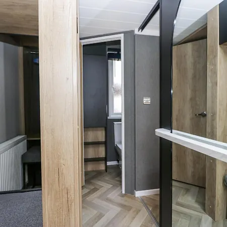 Woof Luxury Family Pod