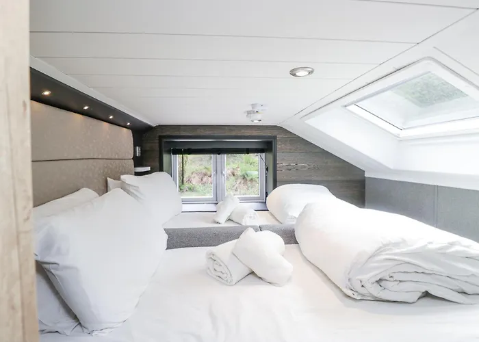 Woof Luxury Family Pod *