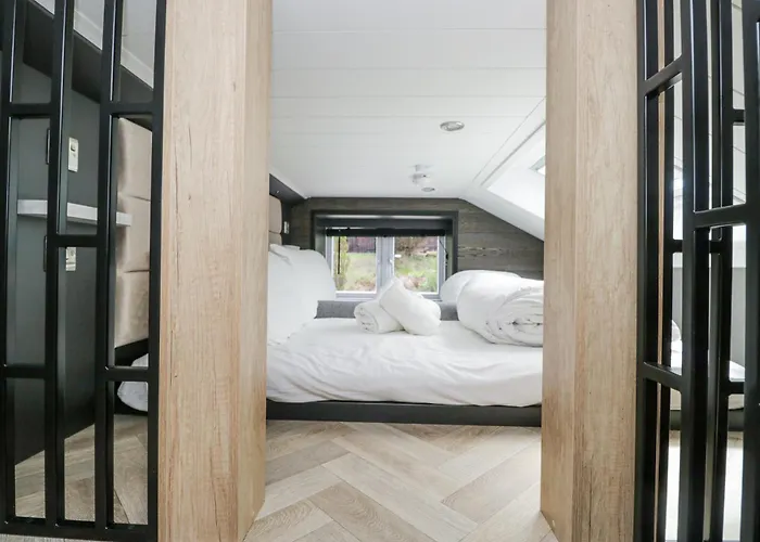 Woof Luxury Family Pod 凯西克