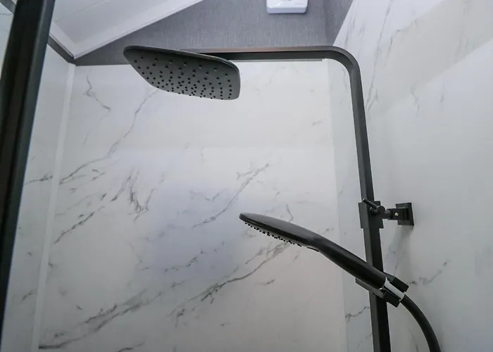 Woof Luxury Family Pod