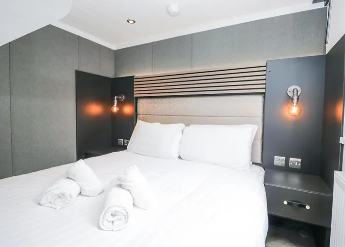 Woof Luxury Family Pod 凯西克