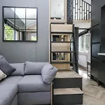 Woof Luxury Family Pod *